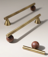 NATUROX Möbelgriff mit Holzakzent 128 mm – Bronze Metallgriff mit Walnussholz | Moderner Schrankgriff | Warme Designoptik