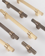 LINEARO Möbelgriff aus Messing 96 mm – Geradliniger Schrankgriff | Gebürstetes Gold & Antikoptik | Zeitloses Design