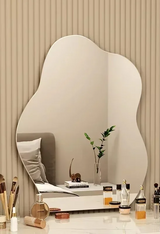 LumoArte LED-Wandspiegel – Skandinavischer Minimalismus mit unregelmäßiger Form