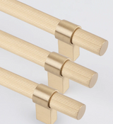 LINEARO Möbelgriff aus Messing 96 mm – Geradliniger Schrankgriff | Gebürstetes Gold & Antikoptik | Zeitloses Design