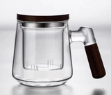 BlattGenuss Teebecher – 500 ml Hitzebeständiges Teeglas mit Filter | Teetasse mit Deckel & Holzgriff | Aufgussbecher für Tee, Kräuter & Kaffee