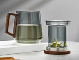 BlattGenuss Teebecher – 500 ml Hitzebeständiges Teeglas mit Filter | Teetasse mit Deckel & Holzgriff | Aufgussbecher für Tee, Kräuter & Kaffee