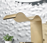 Aurelia Cascade Waschtischarmatur Einhebelmischer – Goldene Wasserfall Mischbatterie | Luxuriöses Design | Sanfter Wasserfluss