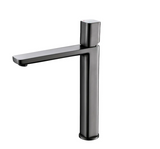 STEELORA Waschtischarmatur Gunmetal – Einhebelmischer aus Messing | Eckiges Design | Modernes Badezimmer-Statement