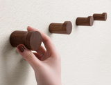 Natura Nussbaum Wandhaken Set – Handgefertigte Holzhaken für Kleidung & Accessoires | Rutschfest | Zeitloses Design