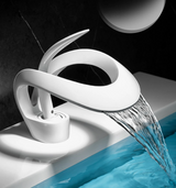 CascadeLume Premium Wasserfall Waschtischarmatur Einhebel Weiß Messing – Moderne Einloch Badarmatur mit Warm- und Kaltwasser | Elegantes Design mit Wasserfallauslauf | Stilvolle Badezimmerlösung