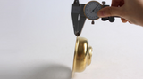 AntiqueFlow Premium Spülbecken-Ablaufgarnitur Küchensieb mit Stopfen – Antik-Messing Optik | Effektiver Schutz vor Verstopfungen | Rostfreier Edelstahl